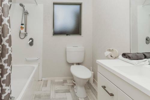 Anchors Away - Urenui