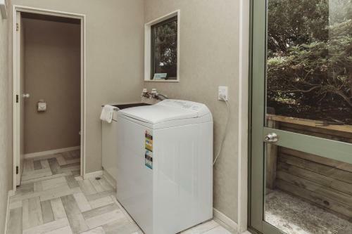 Anchors Away - Urenui