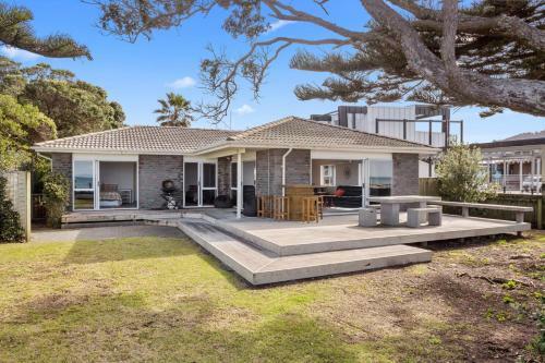 Beach Daze Bach - Waihi Beach Holiday Home
