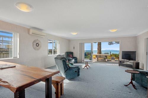 Beach Daze Bach - Waihi Beach Holiday Home