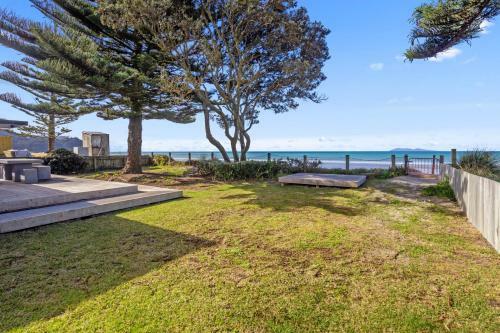 Beach Daze Bach - Waihi Beach Holiday Home