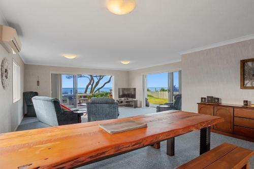 Beach Daze Bach - Waihi Beach Holiday Home