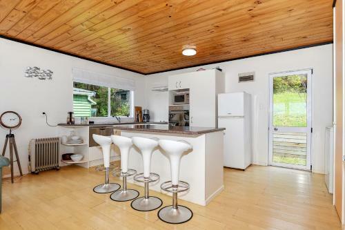 Bach And Relax - Oakura Holiday Home