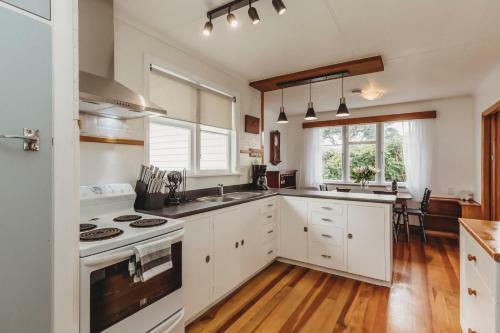 The Barefoot Bungalow - Opunake Beach