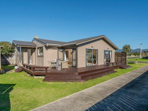 Beach Life Bach - Whangamata Holiday Home