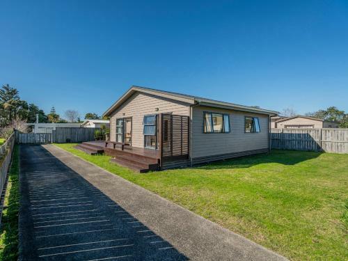 Beach Life Bach - Whangamata Holiday Home