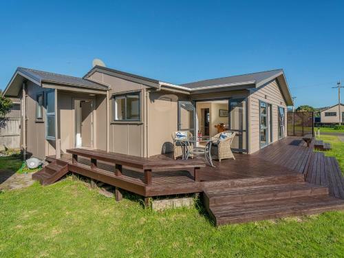 Beach Life Bach - Whangamata Holiday Home