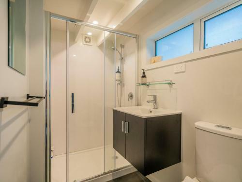 Bach On Pipi - Whangamata Holiday Home