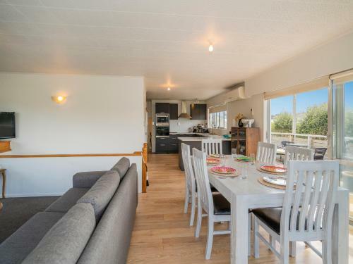 Bach On Pipi - Whangamata Holiday Home