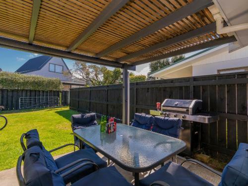 Walk To The Water - Whangamata Holiday Home