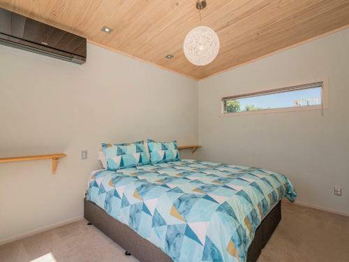 Castaway Bach - Whangamata Holiday Home