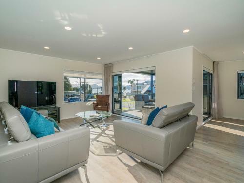 Harbour View - Whangamata Holiday Home