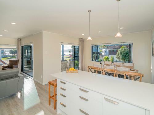 Harbour View - Whangamata Holiday Home