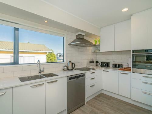 Harbour View - Whangamata Holiday Home