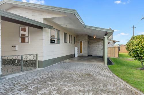 Moreton View - Gisborne Holiday Home