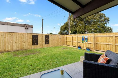 Moreton View - Gisborne Holiday Home