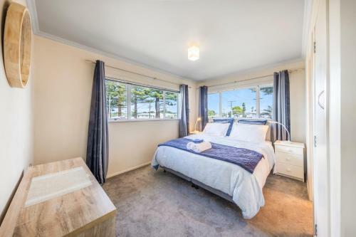 Taranaki Beach House - Great Sea Views