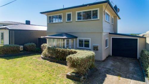 Taranaki Beach House - Great Sea Views