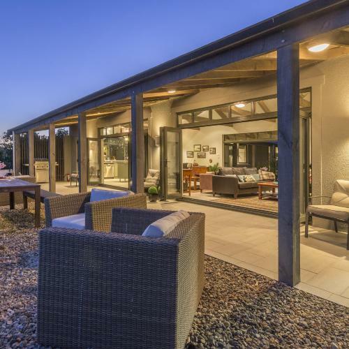 Lodge Orokawa Bay Retreat