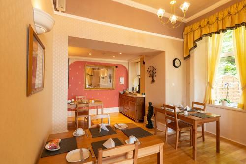 Hostal Huntingdon House Hotel