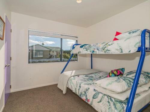 Sunlight Bach - Whitianga Holiday Home