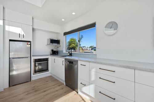 Just Beachy - Mt Maunganui Holiday Home