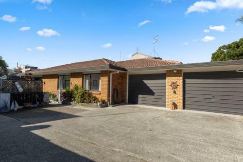 Valley Vacay - Mt Maunganui Holiday Home