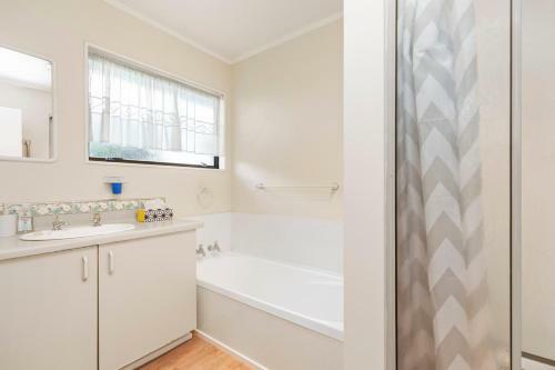 Valley Vacay - Mt Maunganui Holiday Home