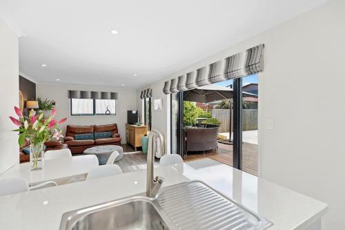 The Beach Base - Mount Maunganui Holiday Home
