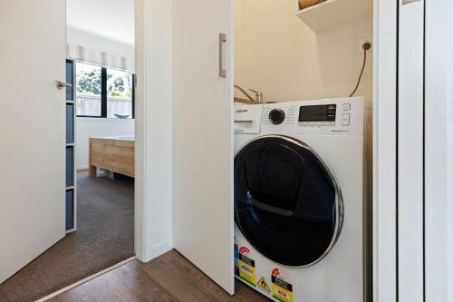 The Beach Base - Mount Maunganui Holiday Home