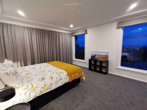 Hello Seaview! 4 Brs House In Central Location!