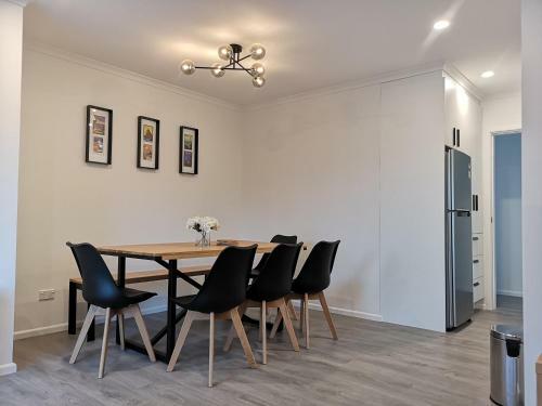 Hello Seaview! 4 Brs House In Central Location!