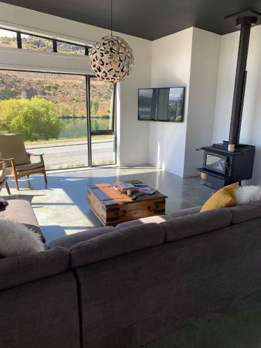 Lakefront Luxury In Old Cromwell **new 3br Home**