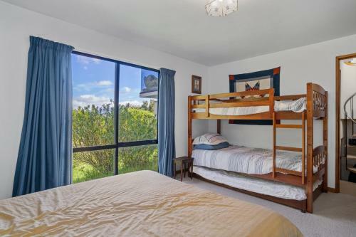 Sun Baked Akaroa Views - Akaroa Holiday Home