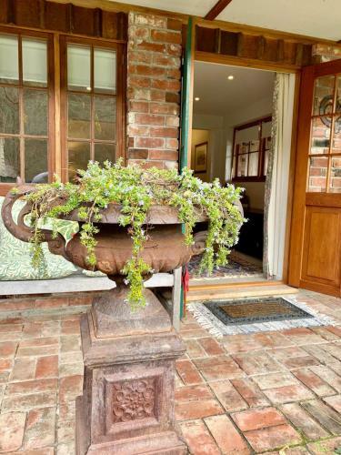Hostal Mill Cottage - Boutique Accommodation And Garden