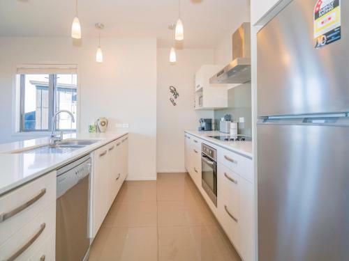 Matarangi Villa On Golf Course - Matarangi Holiday Home