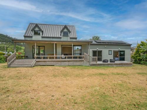 Seas The Day - Matarangi Holiday Home