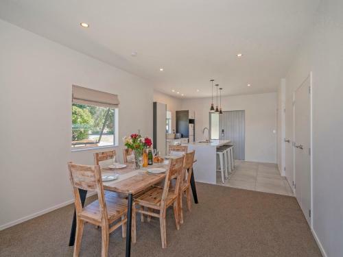 Warm Nest - Matarangi Holiday Home