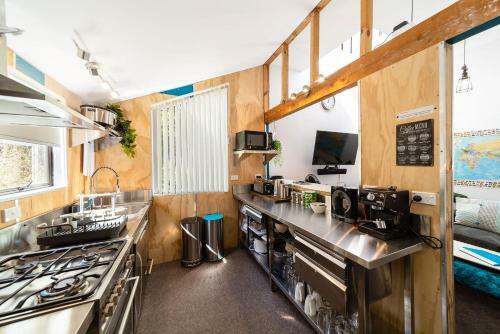 16 Guests In Cbd. No Hills. No Taxis. Unique!