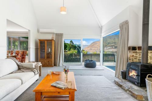 Arawata Lodge - Queenstown Holiday Home