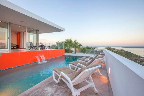 Panoramic Oceanview Home With Private Resort-style Pool