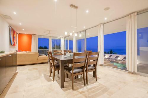 Panoramic Oceanview Home With Private Resort-style Pool