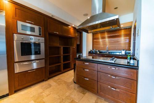 Apartamento Playa de La Paz - Luxury 2 Bedroom Condo Ocean Front