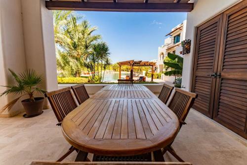 Apartamento Playa de La Paz - Luxury 2 Bedroom Condo Ocean Front