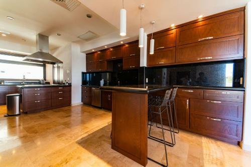 Apartamento Playa de La Paz - Luxury 2 Bedroom Condo Ocean Front