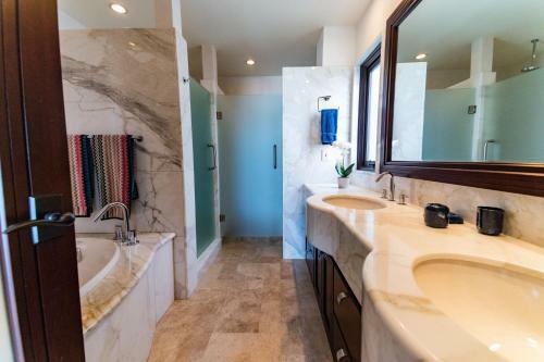 Apartamento Playa de La Paz - Luxury 2 Bedroom Condo Ocean Front