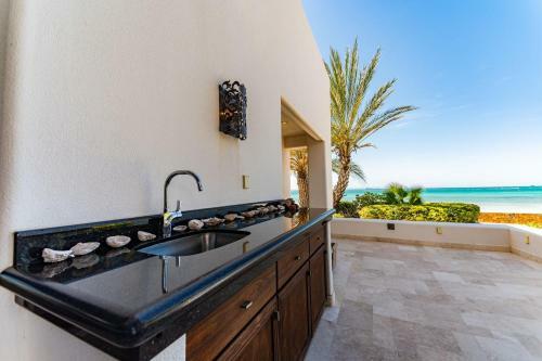 Apartamento Playa de La Paz - Luxury 2 Bedroom Condo Ocean Front