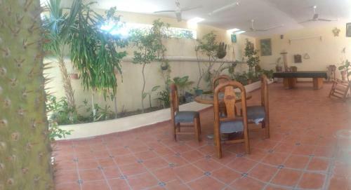 Padrino's Hostal La Paz