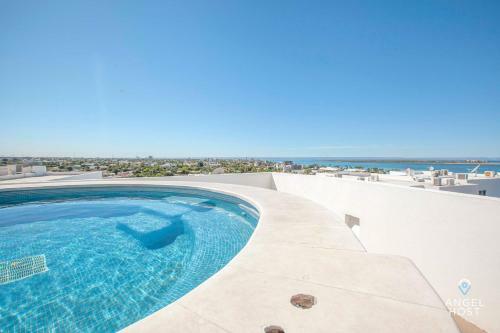 3rd Flr Condo With Spectacular Ocean View & Pool Onsite