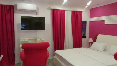 Pink Apartment Near Airport
